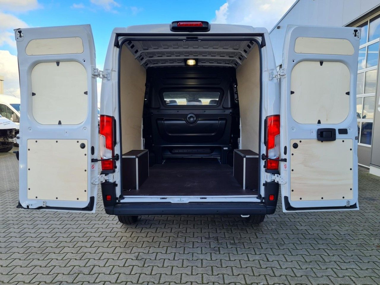 Fiat Ducato 35 Kasten Doka 6-Sitze L3H2 AG KLIMA Navi - Kaubik, Meeskonnaauto: pilt 5 Fiat Ducato 35 Kasten Doka 6-Sitze L3H2 AG KLIMA Navi - Kaubik, Meeskonnaauto: pilt 5