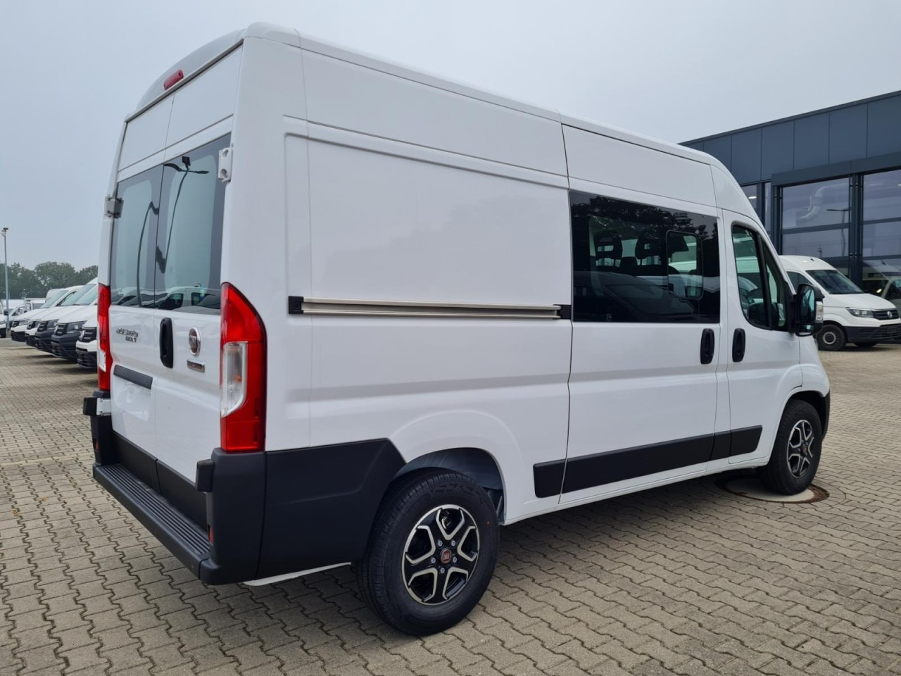 Fiat Ducato 35 Kasten Doka 7-Sitze 2x Schiebetür Maxi L2H2 - Kaubik, Meeskonnaauto: pilt 5 Fiat Ducato 35 Kasten Doka 7-Sitze 2x Schiebetür Maxi L2H2 - Kaubik, Meeskonnaauto: pilt 5