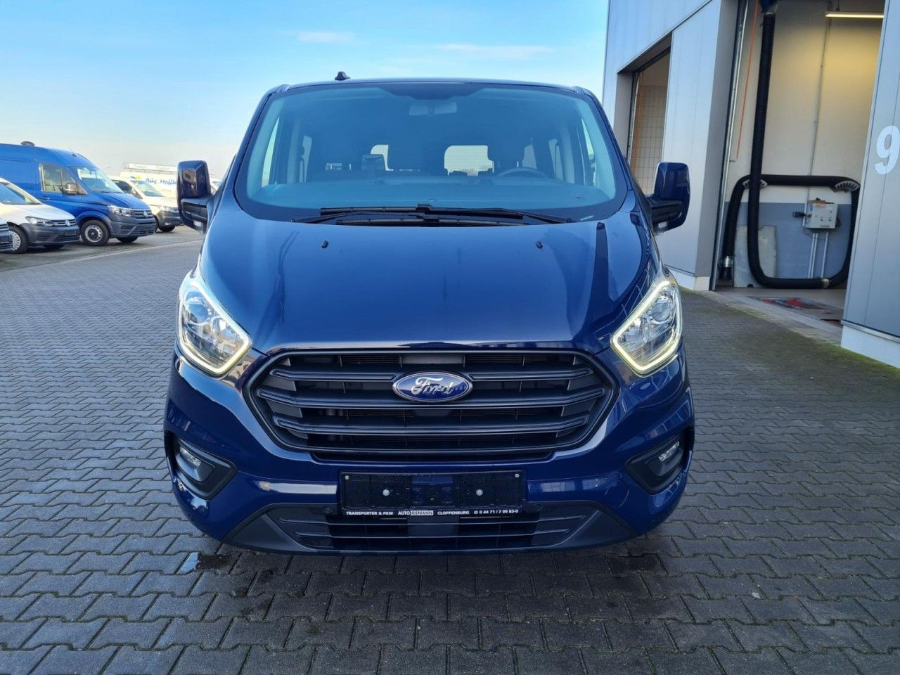 Ford Custom Kombi 320 L2 Trend 9 Sitze KLIMA PDC TEMP - Mikrobuss: pilt 2 Ford Custom Kombi 320 L2 Trend 9 Sitze KLIMA PDC TEMP - Mikrobuss: pilt 2
