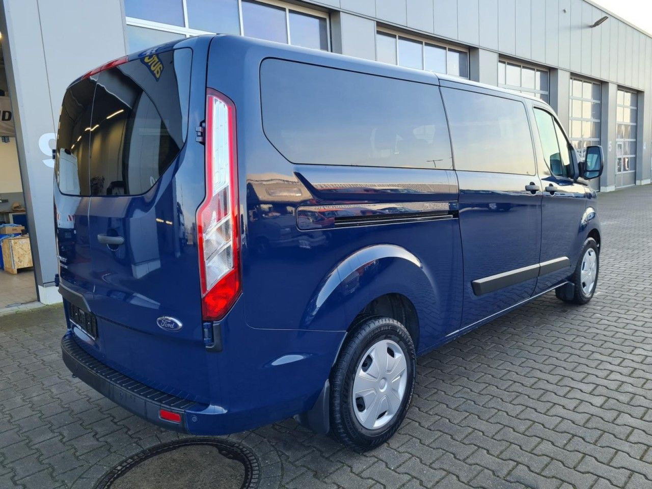 Ford Custom Kombi 320 L2 Trend 9 Sitze KLIMA PDC TEMP - Mikrobuss: pilt 4 Ford Custom Kombi 320 L2 Trend 9 Sitze KLIMA PDC TEMP - Mikrobuss: pilt 4