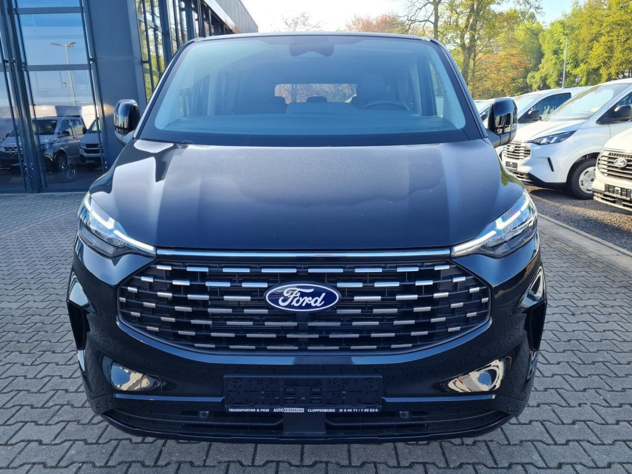 Ford Tourneo Custom 320 AG L2 Titanium 8 Sitze LEDER - Mikrobuss: pilt 2 Ford Tourneo Custom 320 AG L2 Titanium 8 Sitze LEDER - Mikrobuss: pilt 2