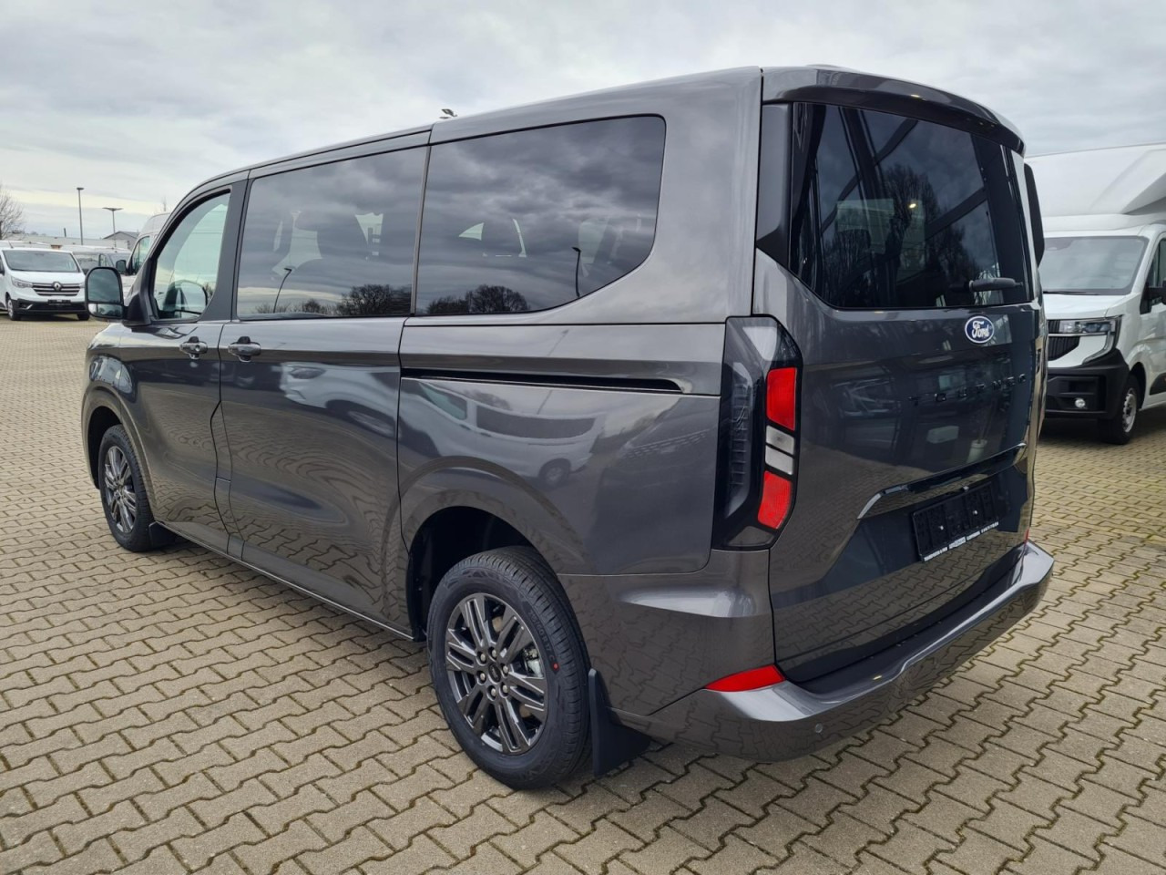 Ford Tourneo Custom 320 L1 AG Titanium X AHK LED NAVI 2X SCHIEBE - Mikrobuss: pilt 5 Ford Tourneo Custom 320 L1 AG Titanium X AHK LED NAVI 2X SCHIEBE - Mikrobuss: pilt 5