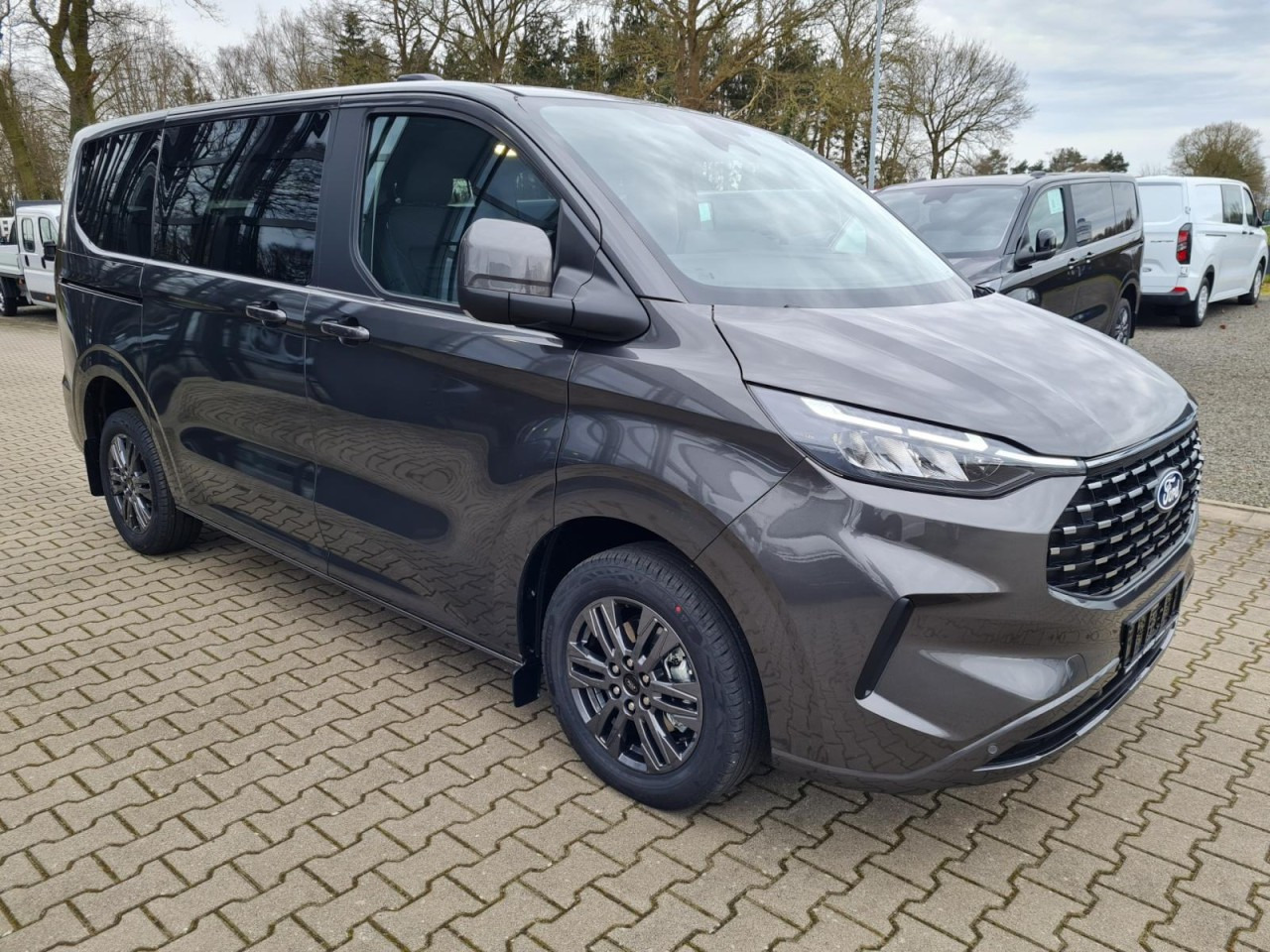 Ford Tourneo Custom 320 L1 AG Titanium X AHK LED NAVI 2X SCHIEBE - Mikrobuss: pilt 3 Ford Tourneo Custom 320 L1 AG Titanium X AHK LED NAVI 2X SCHIEBE - Mikrobuss: pilt 3
