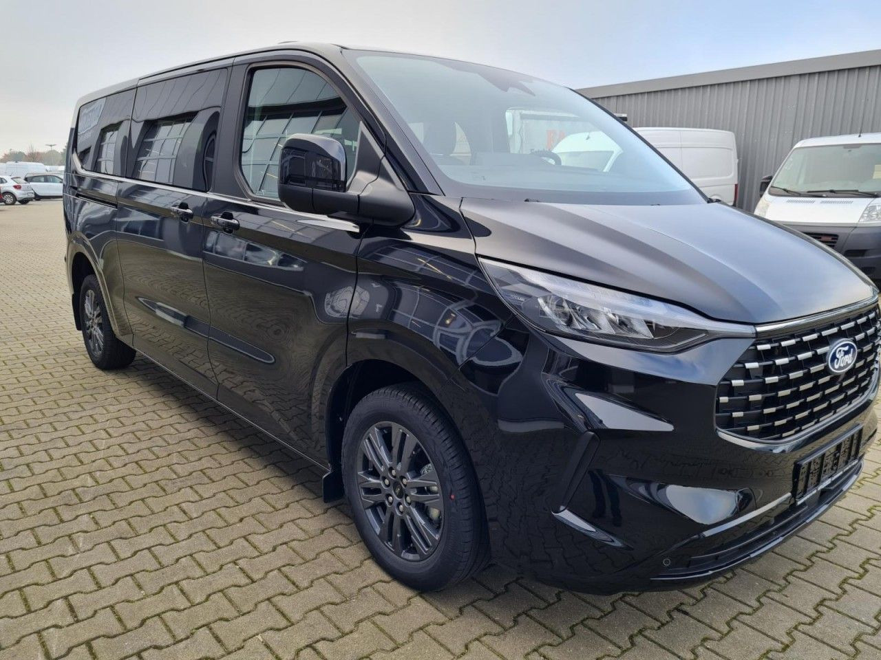 Ford Tourneo Custom 320 L2 Titanium 9 Sitze STANDHZ - Mikrobuss: pilt 3 Ford Tourneo Custom 320 L2 Titanium 9 Sitze STANDHZ - Mikrobuss: pilt 3