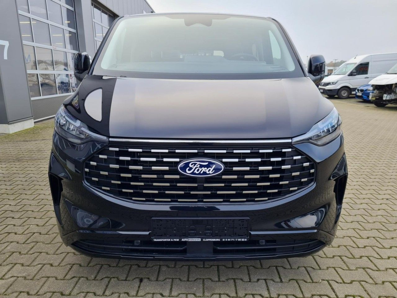 Ford Tourneo Custom 320 L2 Titanium 9 Sitze STANDHZ - Mikrobuss: pilt 2 Ford Tourneo Custom 320 L2 Titanium 9 Sitze STANDHZ - Mikrobuss: pilt 2