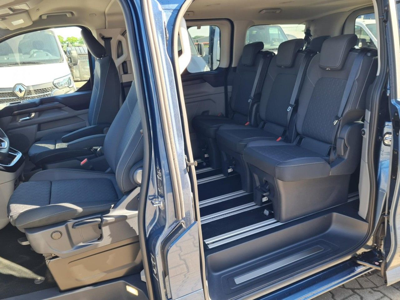 Ford Tourneo Custom 320 Titanium L1 AG 8-Sitze LED KA - Mikrobuss: pilt 2 Ford Tourneo Custom 320 Titanium L1 AG 8-Sitze LED KA - Mikrobuss: pilt 2