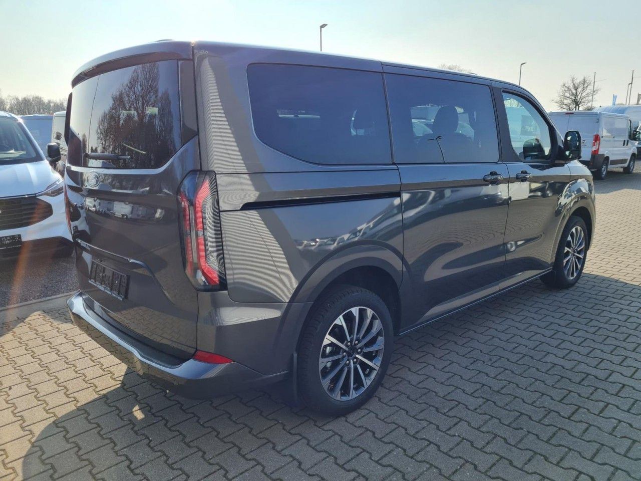 Ford Tourneo Custom 320 Titanium X L1 AHK LED LMF NAV - Mikrobuss: pilt 5 Ford Tourneo Custom 320 Titanium X L1 AHK LED LMF NAV - Mikrobuss: pilt 5