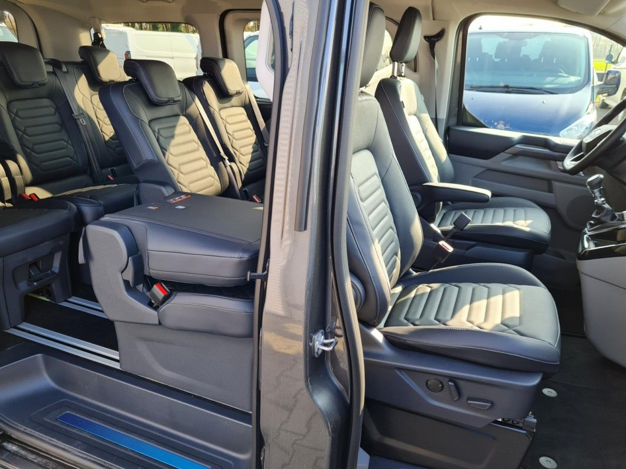 Ford Tourneo Custom 320 Titanium X L1 AHK LED LMF NAV - Mikrobuss: pilt 4 Ford Tourneo Custom 320 Titanium X L1 AHK LED LMF NAV - Mikrobuss: pilt 4