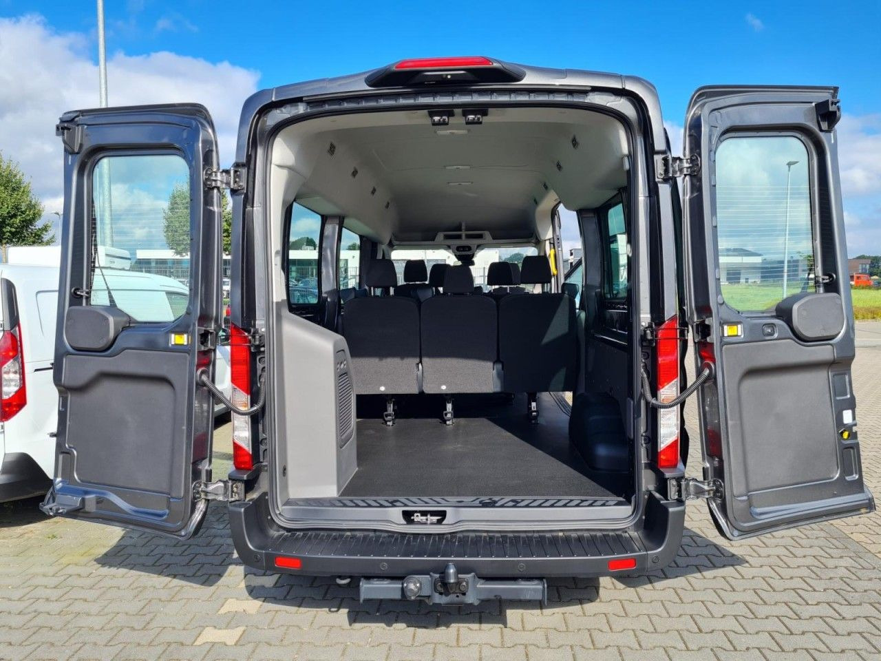 Ford Transit 350 Kombi L3 Trend 8 Sitze KAMERA AHK - Mikrobuss: pilt 5 Ford Transit 350 Kombi L3 Trend 8 Sitze KAMERA AHK - Mikrobuss: pilt 5