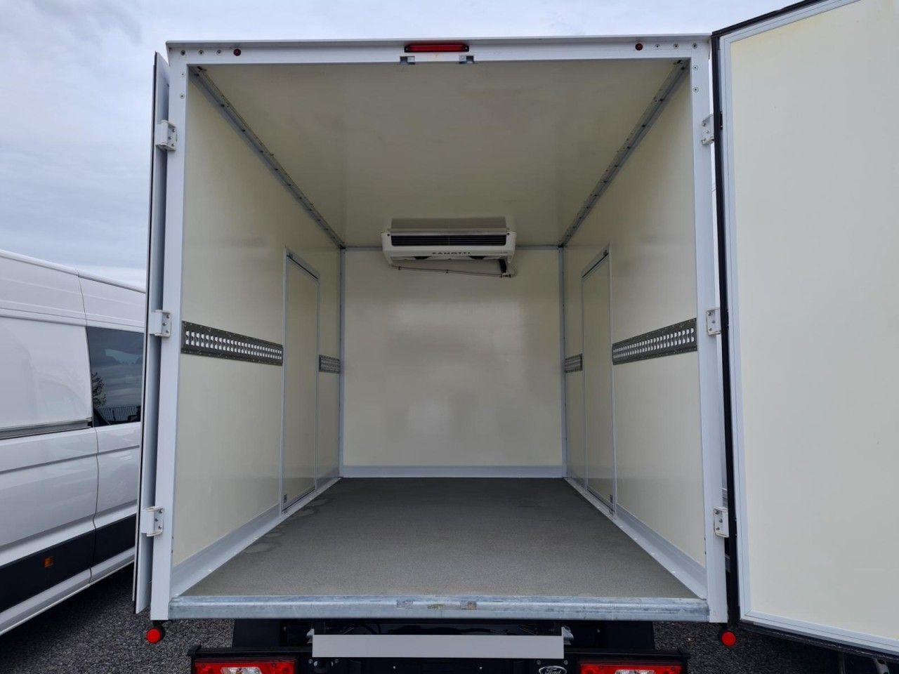 Ford Transit 350 Kühlkoffer STAND+FAHRKÜHLUNG TREND Ford Transit 350 Kühlkoffer STAND+FAHRKÜHLUNG TREND - Tarbesõiduk külmik: pilt 5 Ford Transit 350 Kühlkoffer STAND+FAHRKÜHLUNG TREND Ford Transit 350 Kühlkoffer STAND+FAHRKÜHLUNG TREND - Tarbesõiduk külmik: pilt 5