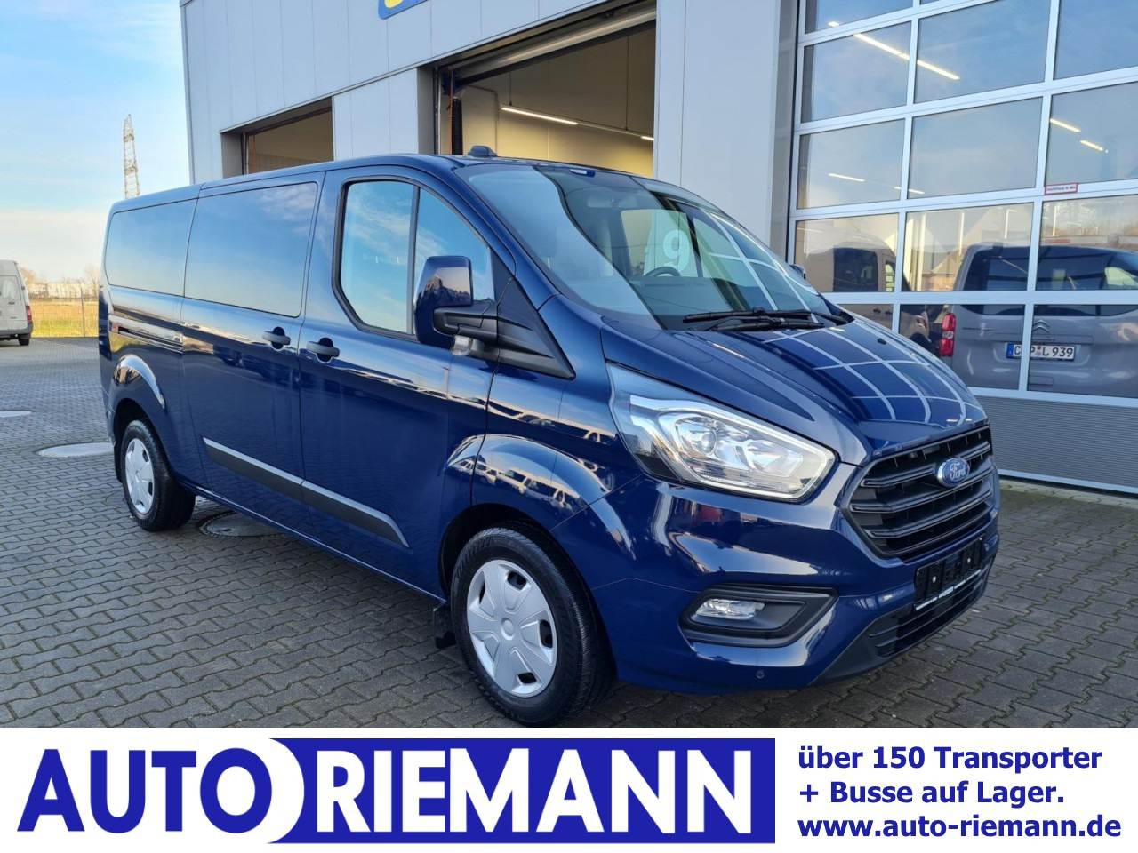 Ford Transit Custom Kombi 320 L2 Trend 9 Sitze PDC - Väikebuss, Mikrobuss: pilt 1 Ford Transit Custom Kombi 320 L2 Trend 9 Sitze PDC - Väikebuss, Mikrobuss: pilt 1