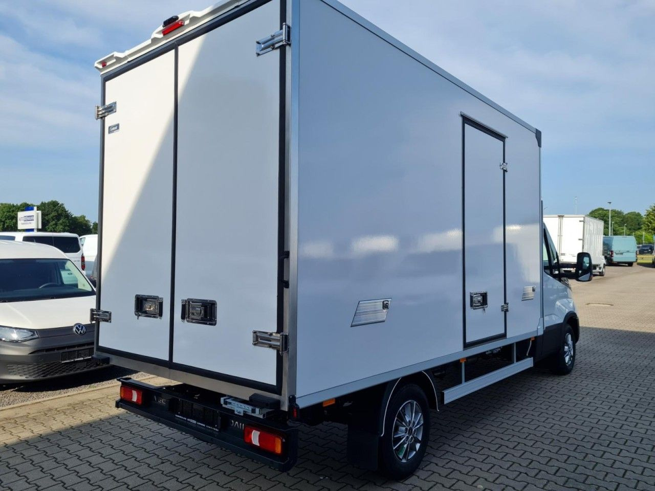 Iveco 35S 18 3.0 Koffer Hi Matic LM KLIMA KAMERA Navig - Tarbesõiduk furgoon: pilt 4 Iveco 35S 18 3.0 Koffer Hi Matic LM KLIMA KAMERA Navig - Tarbesõiduk furgoon: pilt 4