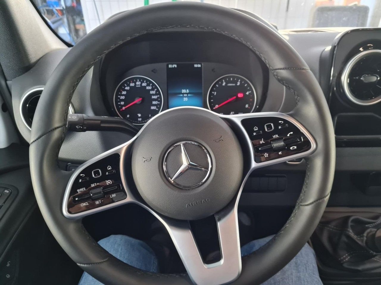 Mercedes-Benz Sprinter 317 CDI 3 Seiten kipper RWD AHK LED NAV - Tarbesõiduk kallur: pilt 4 Mercedes-Benz Sprinter 317 CDI 3 Seiten kipper RWD AHK LED NAV - Tarbesõiduk kallur: pilt 4