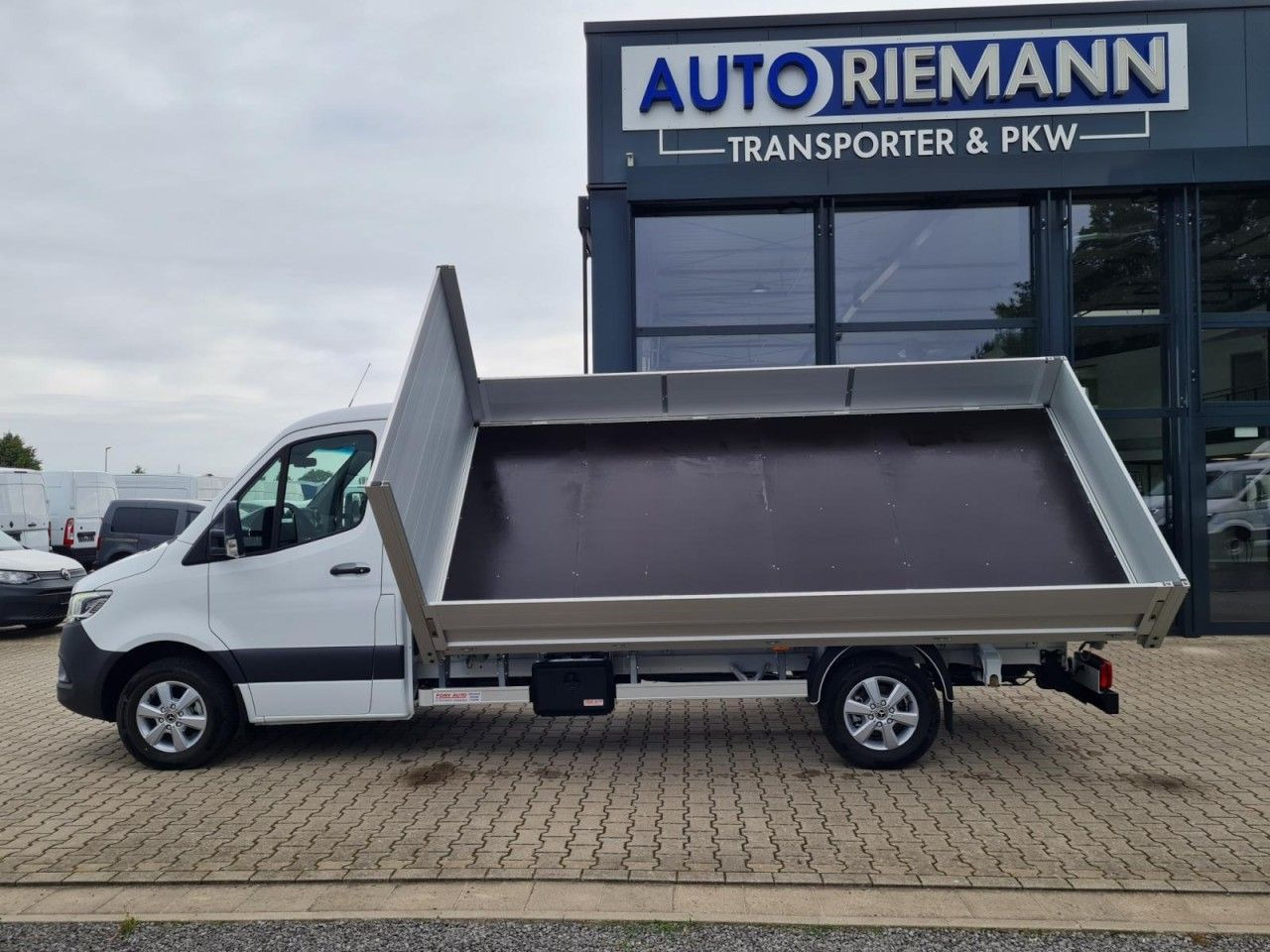 Mercedes-Benz Sprinter 317 CDI 3 Seiten kipper RWD AHK LED NAV - Tarbesõiduk kallur: pilt 2 Mercedes-Benz Sprinter 317 CDI 3 Seiten kipper RWD AHK LED NAV - Tarbesõiduk kallur: pilt 2
