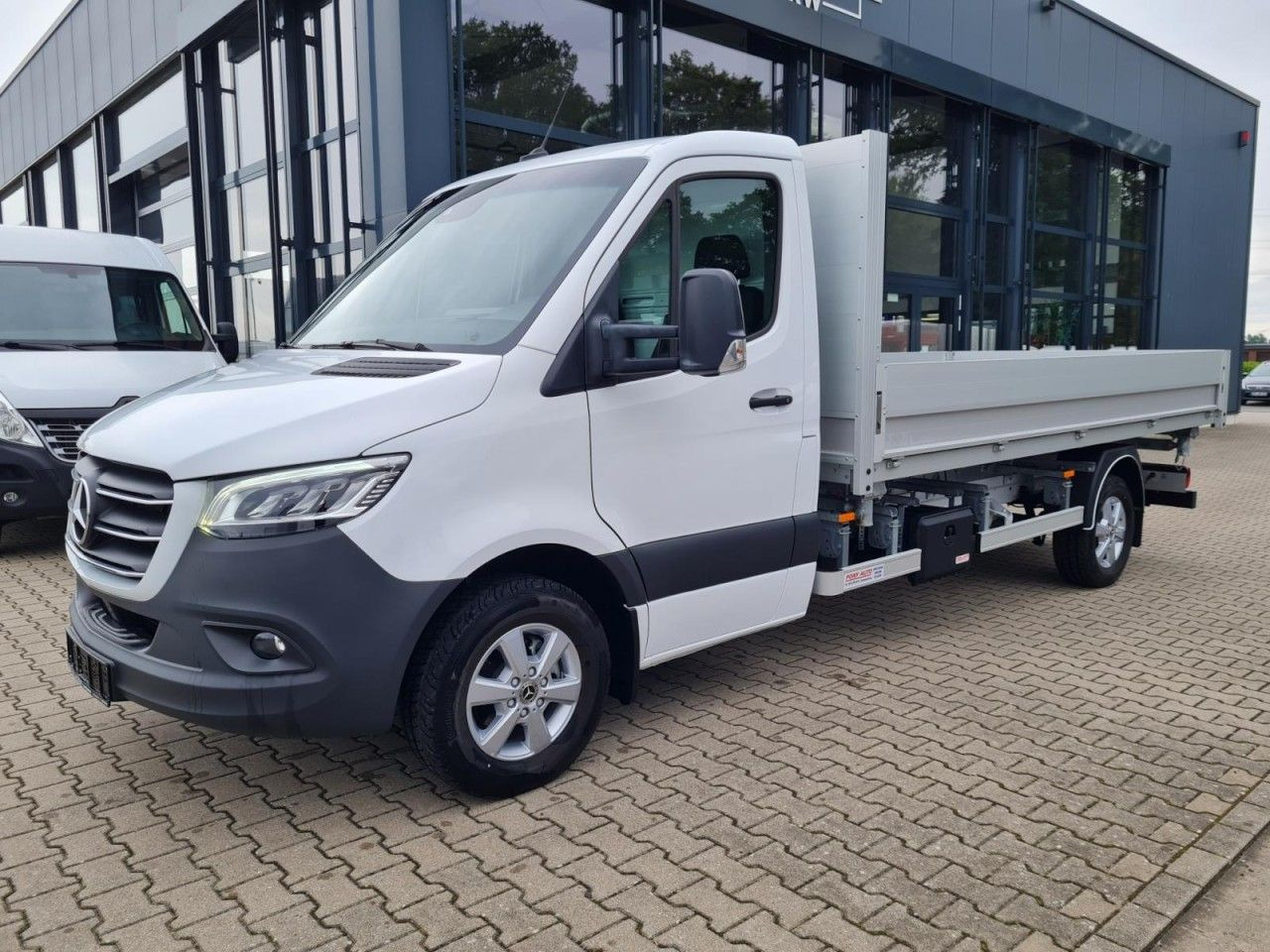 Mercedes-Benz Sprinter 317 CDI 3 Seiten kipper RWD AHK LED NAV - Tarbesõiduk kallur: pilt 3 Mercedes-Benz Sprinter 317 CDI 3 Seiten kipper RWD AHK LED NAV - Tarbesõiduk kallur: pilt 3