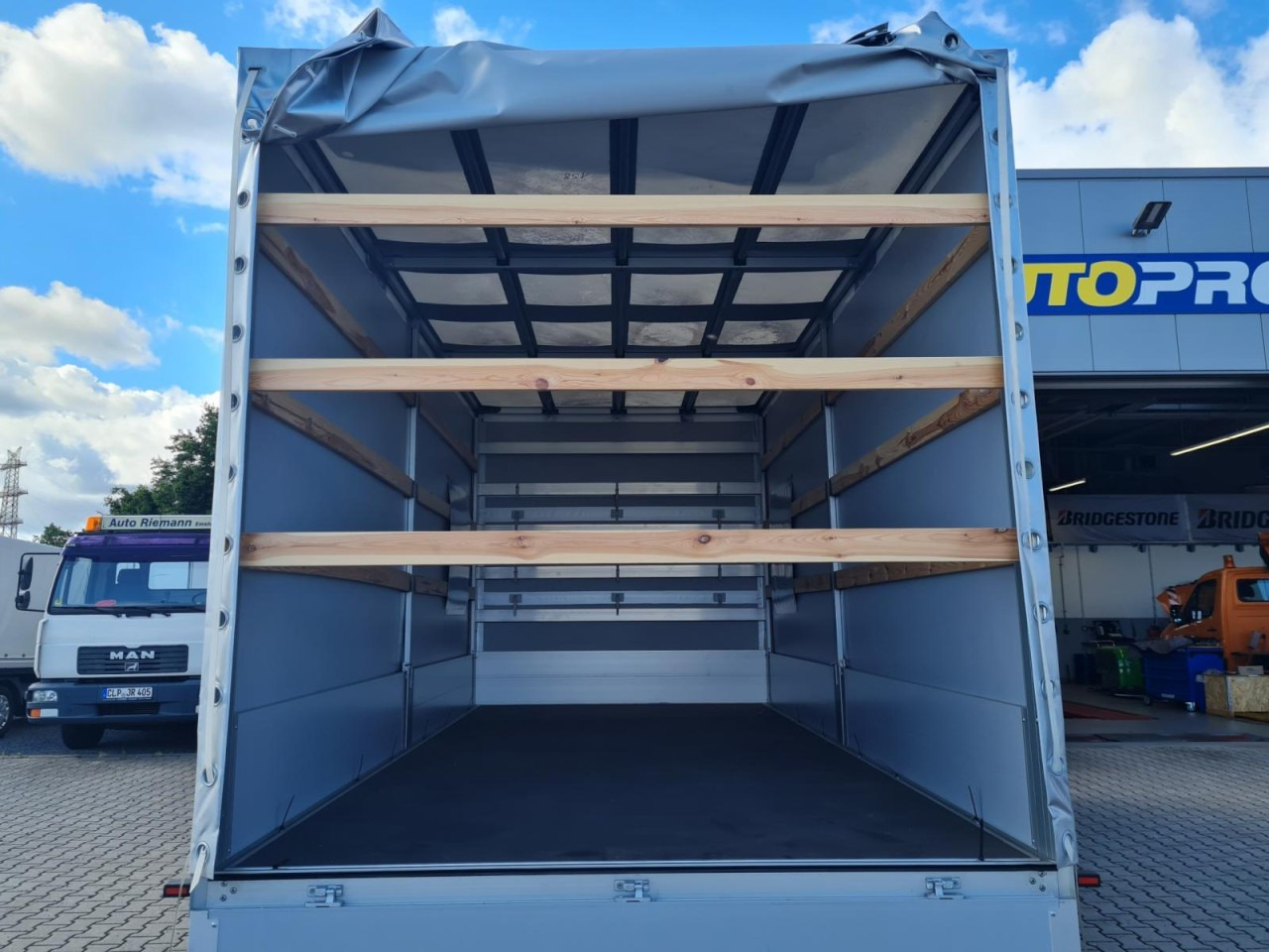 Mercedes-Benz Sprinter 317 Pritsche Plane Schlafkab RWD 10 Pal - Tent tarbesõiduk: pilt 5 Mercedes-Benz Sprinter 317 Pritsche Plane Schlafkab RWD 10 Pal - Tent tarbesõiduk: pilt 5