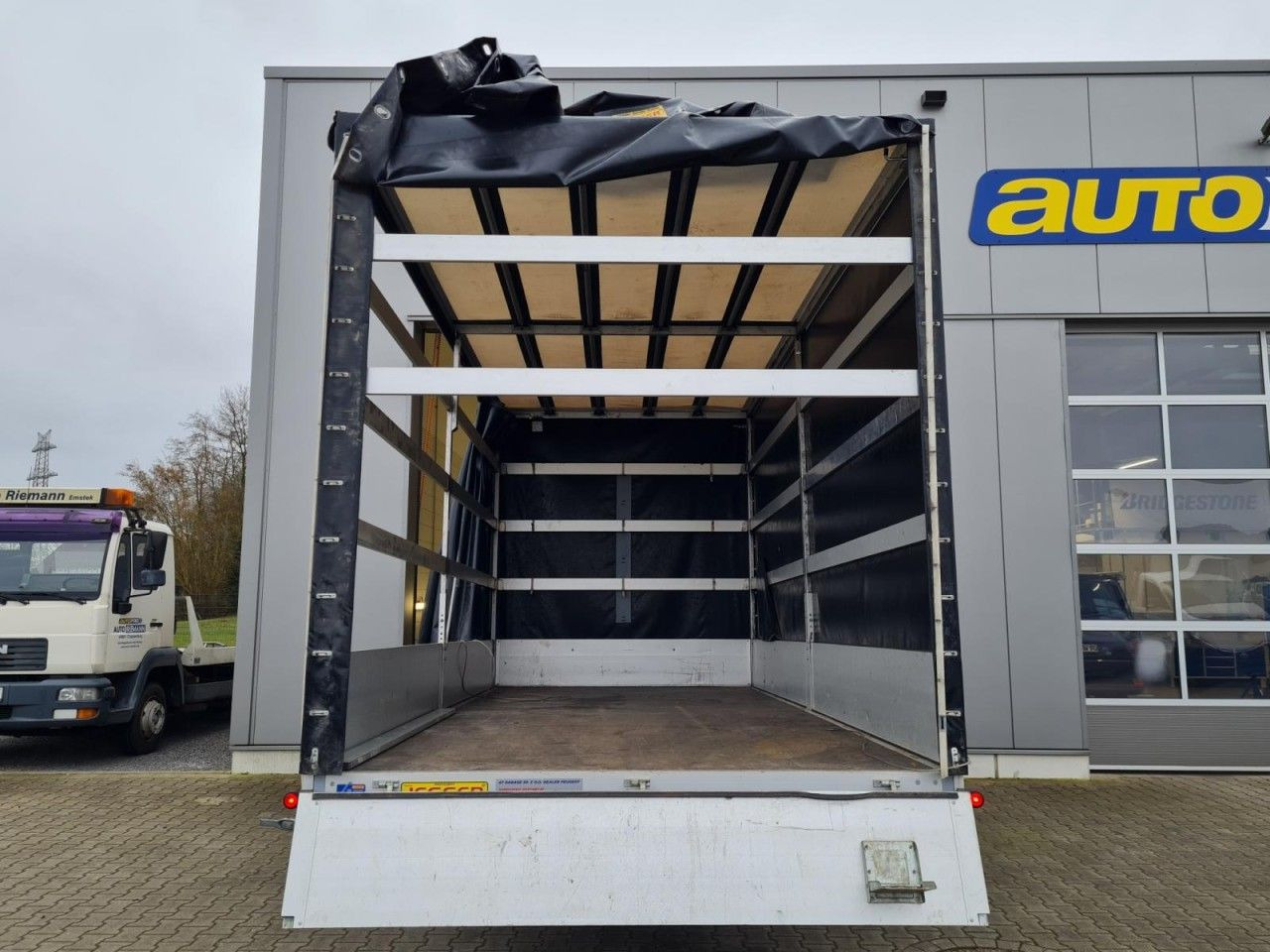 Peugeot Boxer Pritsche L4 Schiebe Plane Schlafkab Luftfe - Tent tarbesõiduk: pilt 5 Peugeot Boxer Pritsche L4 Schiebe Plane Schlafkab Luftfe - Tent tarbesõiduk: pilt 5