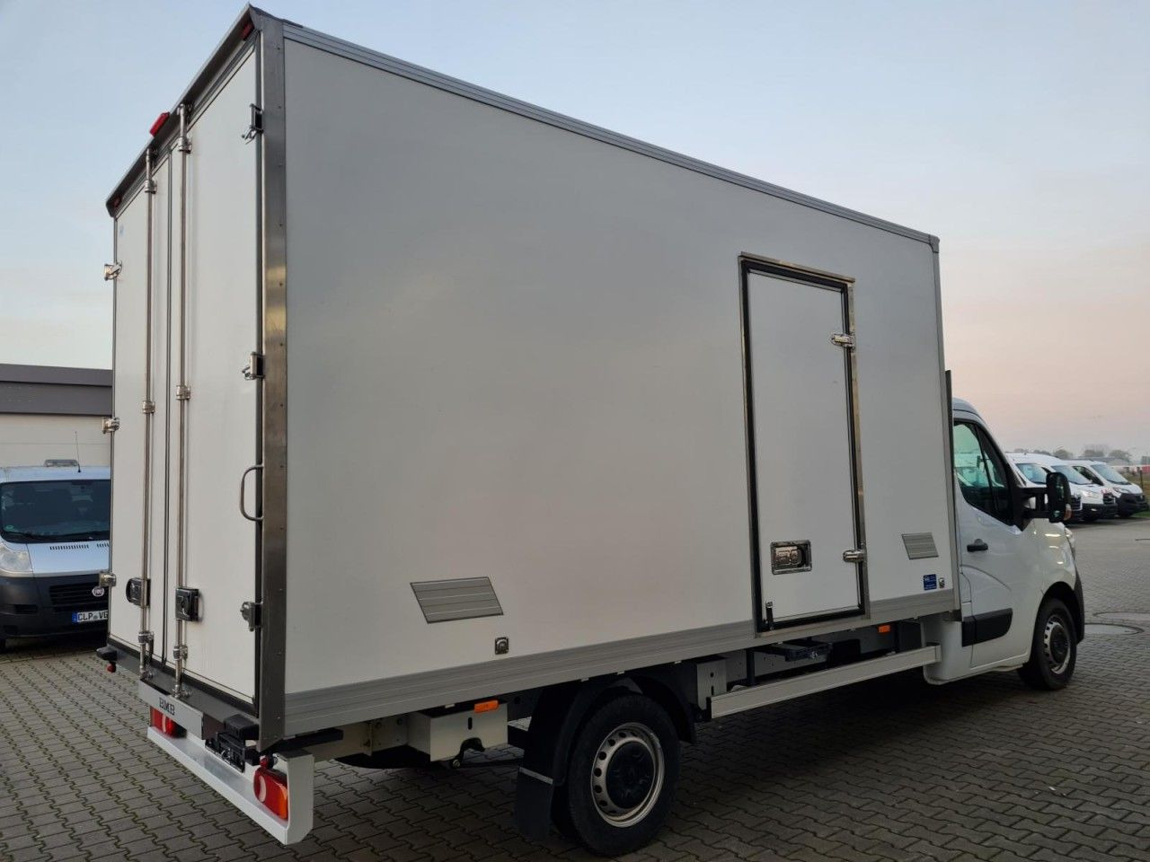 Renault Master 3.5t Möbel Koffer KLIMA LUFTFEDERUNG TEMP - Tarbesõiduk furgoon: pilt 5 Renault Master 3.5t Möbel Koffer KLIMA LUFTFEDERUNG TEMP - Tarbesõiduk furgoon: pilt 5