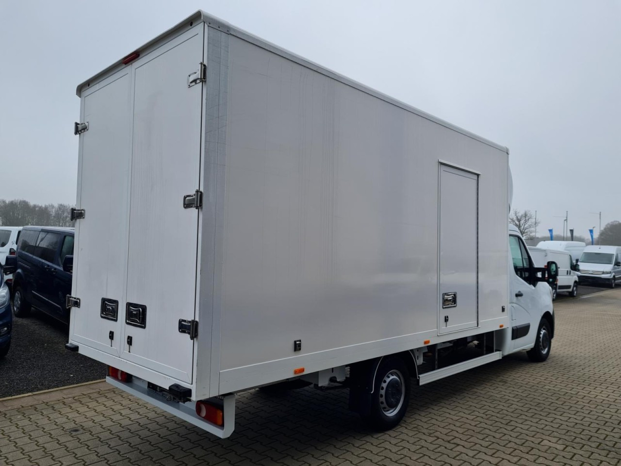 Renault Master 3.5t Möbel Koffer mit 10 Pal. Plätze TEMPOMAT - Tarbesõiduk furgoon: pilt 4 Renault Master 3.5t Möbel Koffer mit 10 Pal. Plätze TEMPOMAT - Tarbesõiduk furgoon: pilt 4