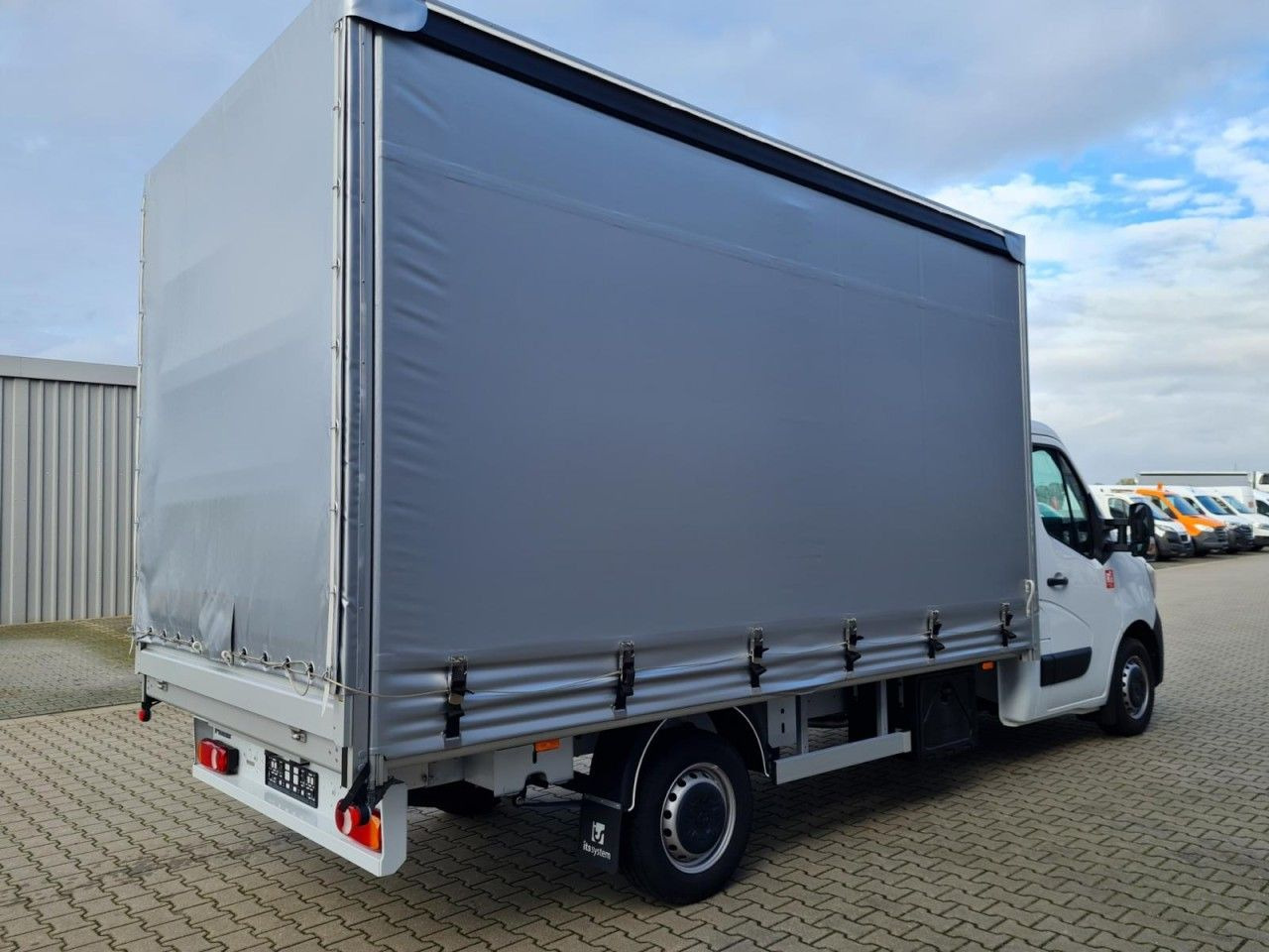 Renault Master 3,5t Pritsche L3 Schiebeplane ERGO TEMPOM - Tent tarbesõiduk: pilt 4 Renault Master 3,5t Pritsche L3 Schiebeplane ERGO TEMPOM - Tent tarbesõiduk: pilt 4