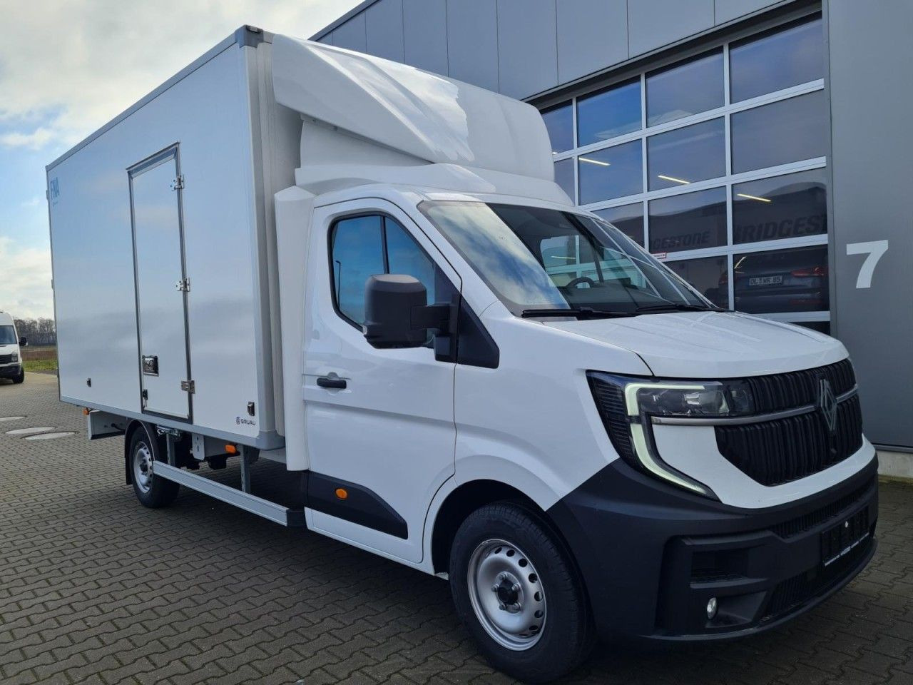 Renault Master 35 New Möbel Koffer KLIMA KAMERA TEMPOMAT - Tarbesõiduk furgoon: pilt 4 Renault Master 35 New Möbel Koffer KLIMA KAMERA TEMPOMAT - Tarbesõiduk furgoon: pilt 4