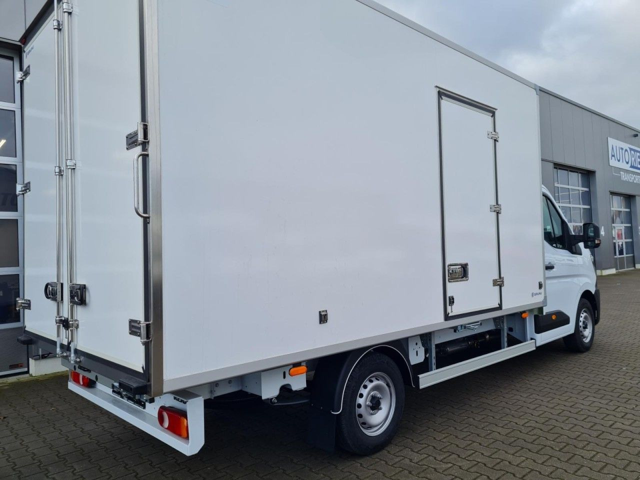 Renault Master 35 New Möbel Koffer KLIMA KAMERA TEMPOMAT - Tarbesõiduk furgoon: pilt 5 Renault Master 35 New Möbel Koffer KLIMA KAMERA TEMPOMAT - Tarbesõiduk furgoon: pilt 5