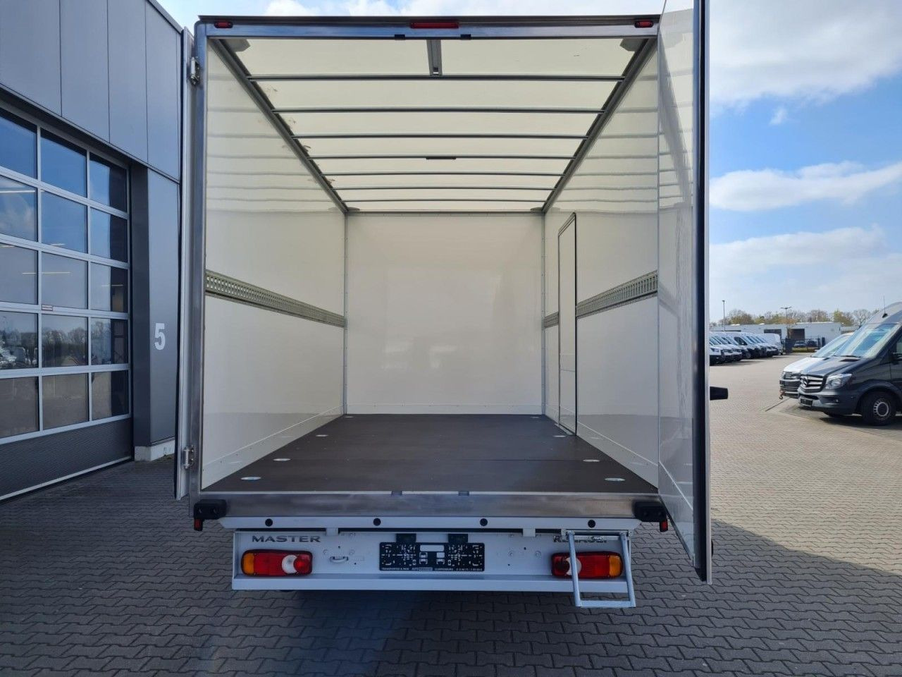 Renault Master 35 New Möbel Koffer KLIMA KOMFORT TEMPOMA - Tarbesõiduk furgoon: pilt 5 Renault Master 35 New Möbel Koffer KLIMA KOMFORT TEMPOMA - Tarbesõiduk furgoon: pilt 5