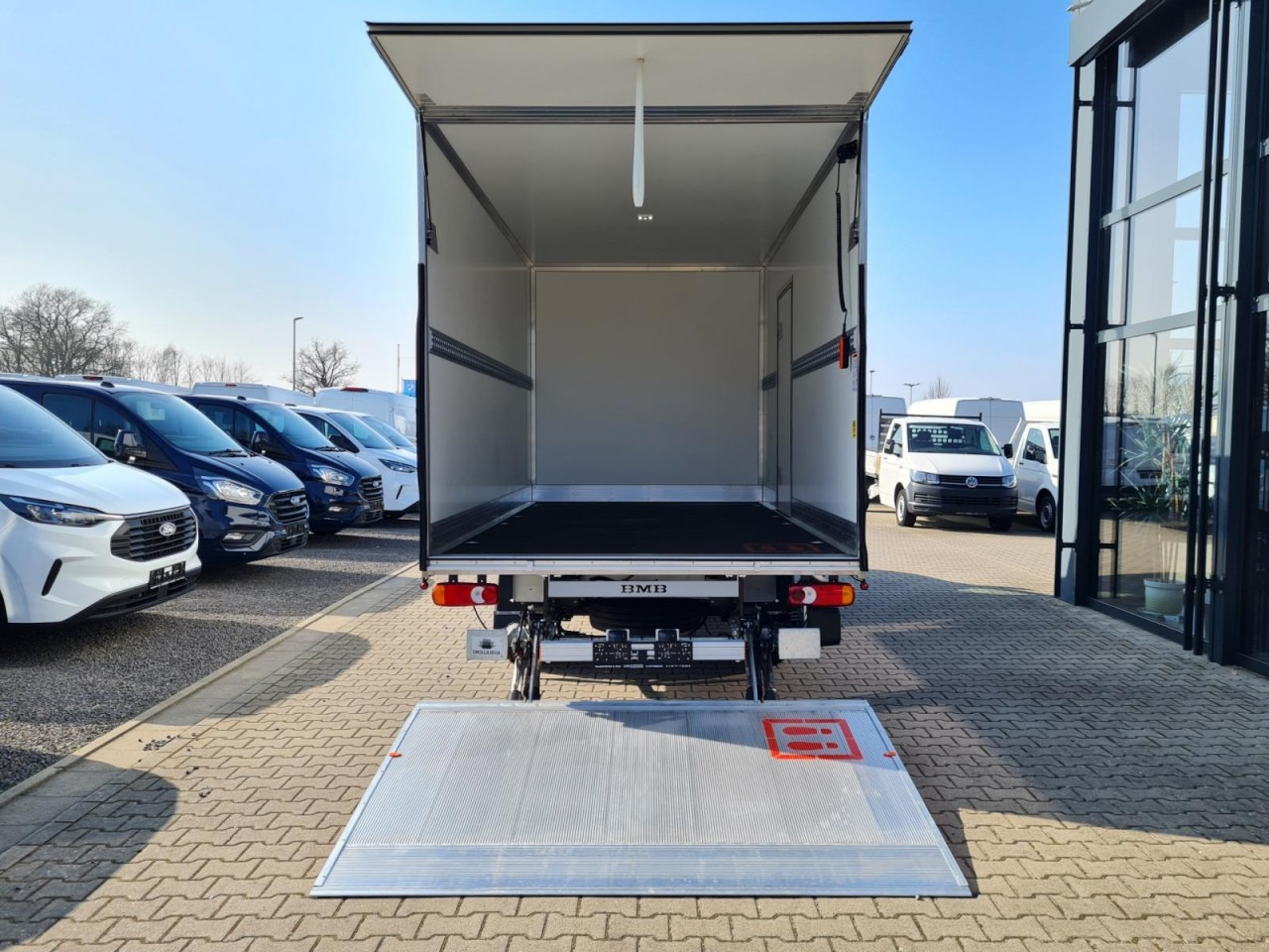 Renault Master 35 New Möbel Koffer LBW KAMERA LUFTFEDERUNG - Tarbesõiduk furgoon: pilt 5 Renault Master 35 New Möbel Koffer LBW KAMERA LUFTFEDERUNG - Tarbesõiduk furgoon: pilt 5