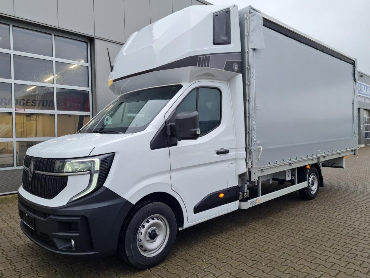 Renault Master 35 New Pritsche Schiebe Plane Schlafkab L - Tent tarbesõiduk: pilt 2 Renault Master 35 New Pritsche Schiebe Plane Schlafkab L - Tent tarbesõiduk: pilt 2