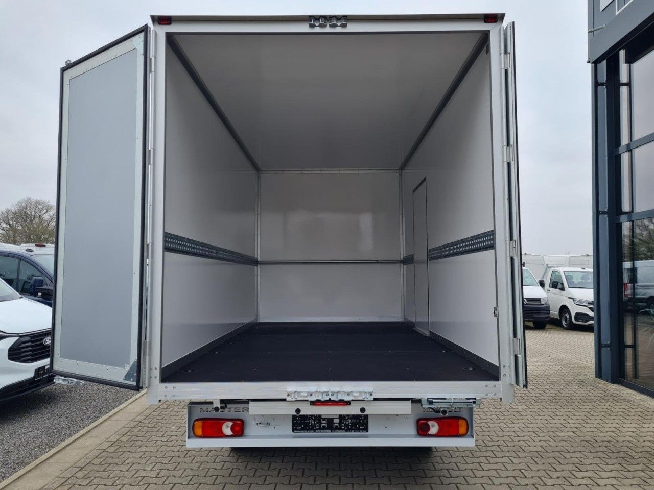 Renault New Master 35 Möbel Koffer KLIMA LUFTFEDER TEMPO - Tarbesõiduk furgoon: pilt 5 Renault New Master 35 Möbel Koffer KLIMA LUFTFEDER TEMPO - Tarbesõiduk furgoon: pilt 5