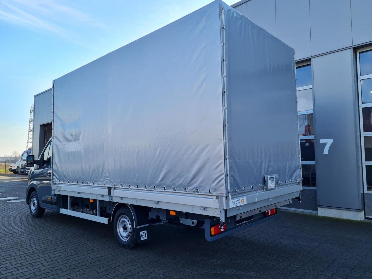 Renault New Master 35 Pritsche Plane 10 Paletten PDC TEM - Tent tarbesõiduk: pilt 4 Renault New Master 35 Pritsche Plane 10 Paletten PDC TEM - Tent tarbesõiduk: pilt 4