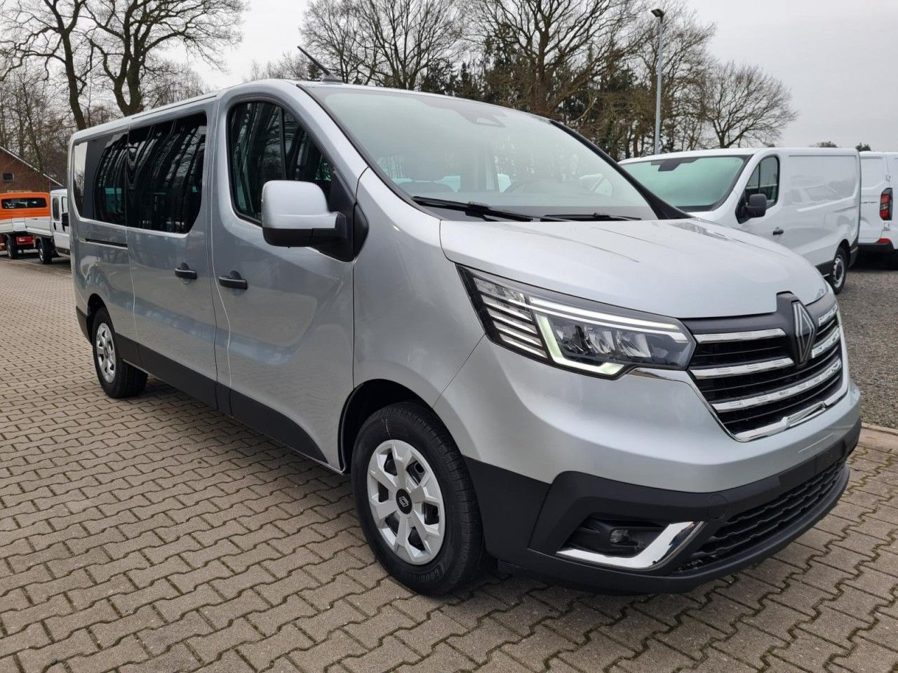 Renault Trafic Kombi 9-Sitze L2 Grand Equilibre KLIMA TE - Auto: pilt 3 Renault Trafic Kombi 9-Sitze L2 Grand Equilibre KLIMA TE - Auto: pilt 3