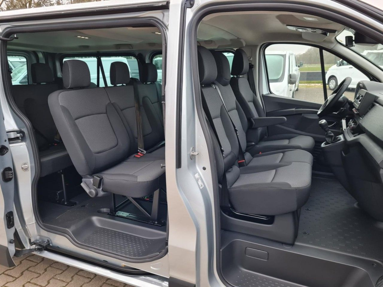 Renault Trafic Kombi 9-Sitze L2 Grand Equilibre KLIMA TE - Auto: pilt 4 Renault Trafic Kombi 9-Sitze L2 Grand Equilibre KLIMA TE - Auto: pilt 4