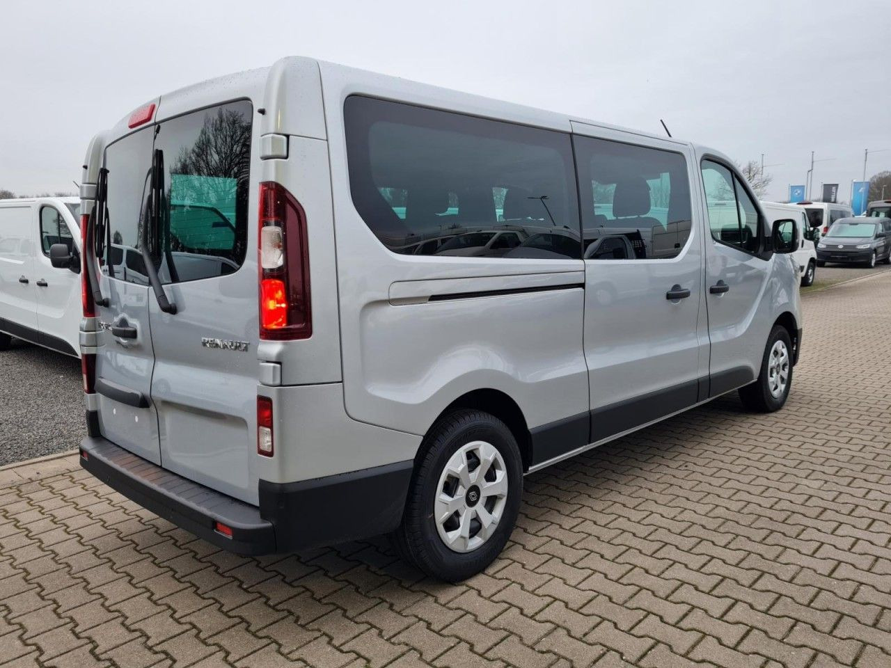 Renault Trafic Kombi 9-Sitze L2 Grand Equilibre KLIMA TE - Auto: pilt 5 Renault Trafic Kombi 9-Sitze L2 Grand Equilibre KLIMA TE - Auto: pilt 5