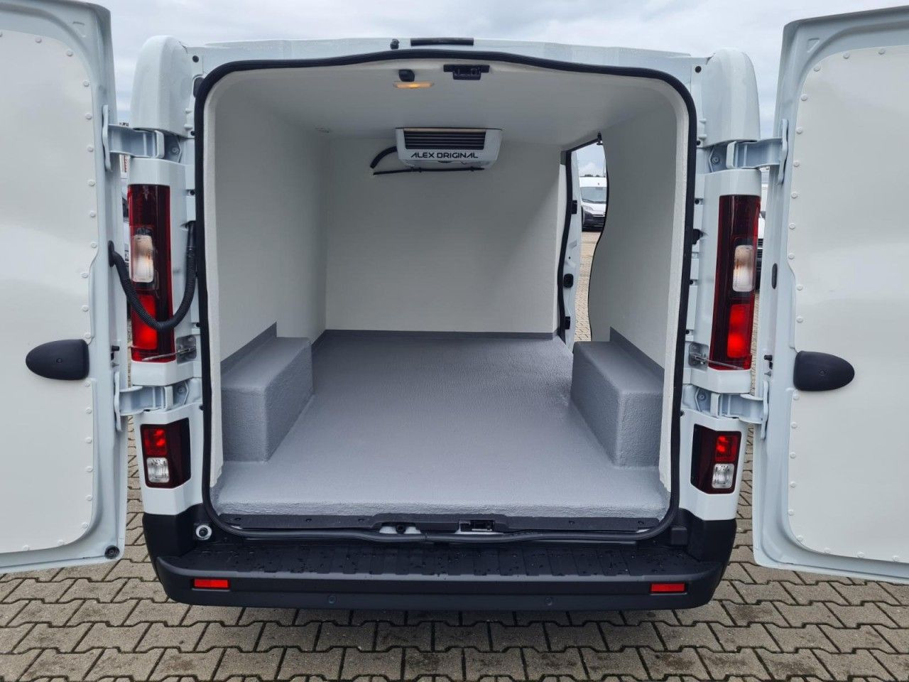 Renault Trafic Kühlkasten 3.0t L2 KLIMA LED NAVI_APP TEM - Tarbesõiduk külmik: pilt 5 Renault Trafic Kühlkasten 3.0t L2 KLIMA LED NAVI_APP TEM - Tarbesõiduk külmik: pilt 5