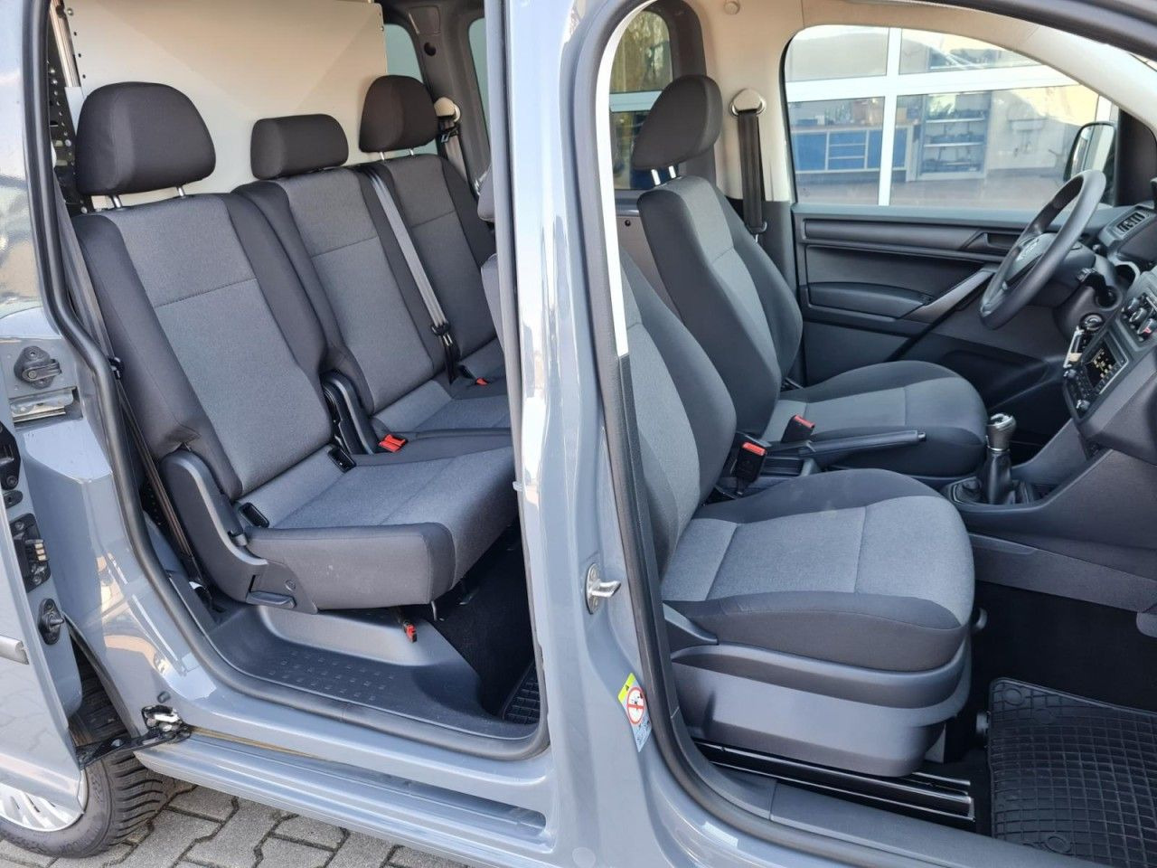 Volkswagen Caddy 4Motion TDi Kombi 5-Sitze TEMPO STHZ REGAL - Auto: pilt 4 Volkswagen Caddy 4Motion TDi Kombi 5-Sitze TEMPO STHZ REGAL - Auto: pilt 4