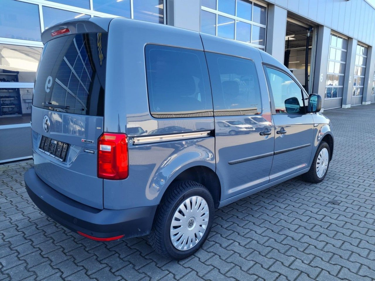 Volkswagen Caddy 4Motion TDi Kombi 5-Sitze TEMPO STHZ REGAL - Auto: pilt 5 Volkswagen Caddy 4Motion TDi Kombi 5-Sitze TEMPO STHZ REGAL - Auto: pilt 5