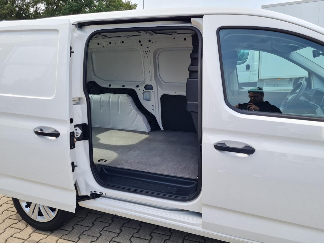 Volkswagen Caddy Cargo Kasten Maxi AHK KLIMA KAMERA PDC FLÜGEL - Väike kaubik: pilt 4 Volkswagen Caddy Cargo Kasten Maxi AHK KLIMA KAMERA PDC FLÜGEL - Väike kaubik: pilt 4