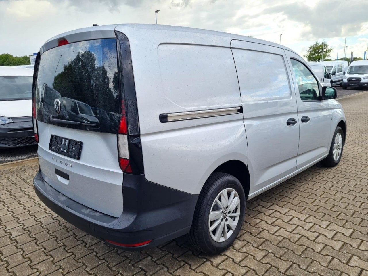 Volkswagen Caddy Cargo Maxi 2.0 TDI NAVI PDC KLIMA Alufelge - Väike kaubik: pilt 4 Volkswagen Caddy Cargo Maxi 2.0 TDI NAVI PDC KLIMA Alufelge - Väike kaubik: pilt 4