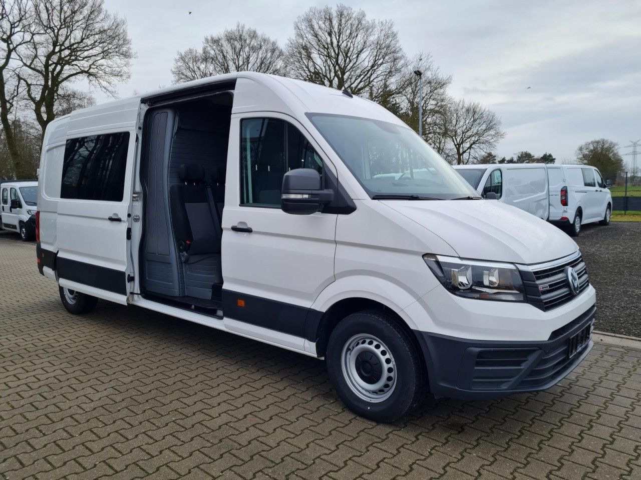 Volkswagen Crafter 35 Kasten 4MOTION L4H3 Plus Doka 7-Sitze - Kaubik, Meeskonnaauto: pilt 3 Volkswagen Crafter 35 Kasten 4MOTION L4H3 Plus Doka 7-Sitze - Kaubik, Meeskonnaauto: pilt 3