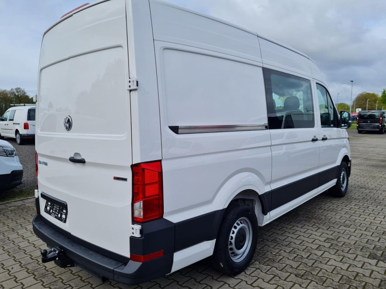 Volkswagen Crafter 35 Kasten 4motion MR Doka 6-Sitze AHK TE - Kaubik, Meeskonnaauto: pilt 4 Volkswagen Crafter 35 Kasten 4motion MR Doka 6-Sitze AHK TE - Kaubik, Meeskonnaauto: pilt 4