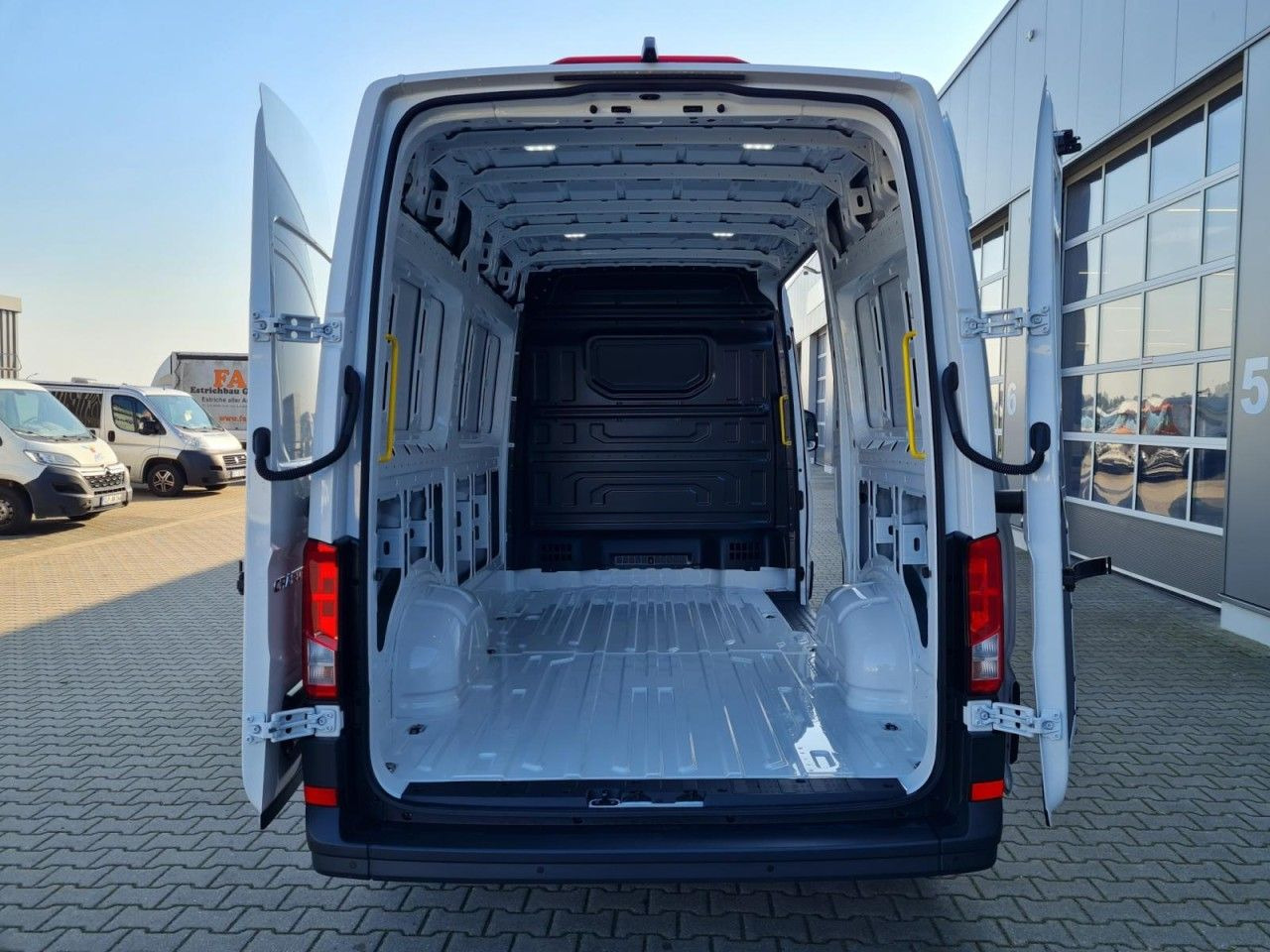 Volkswagen Crafter 35 Kasten MR L3H3 AG KLIMA KAMERA NAVI_A - Kaubik: pilt 5 Volkswagen Crafter 35 Kasten MR L3H3 AG KLIMA KAMERA NAVI_A - Kaubik: pilt 5
