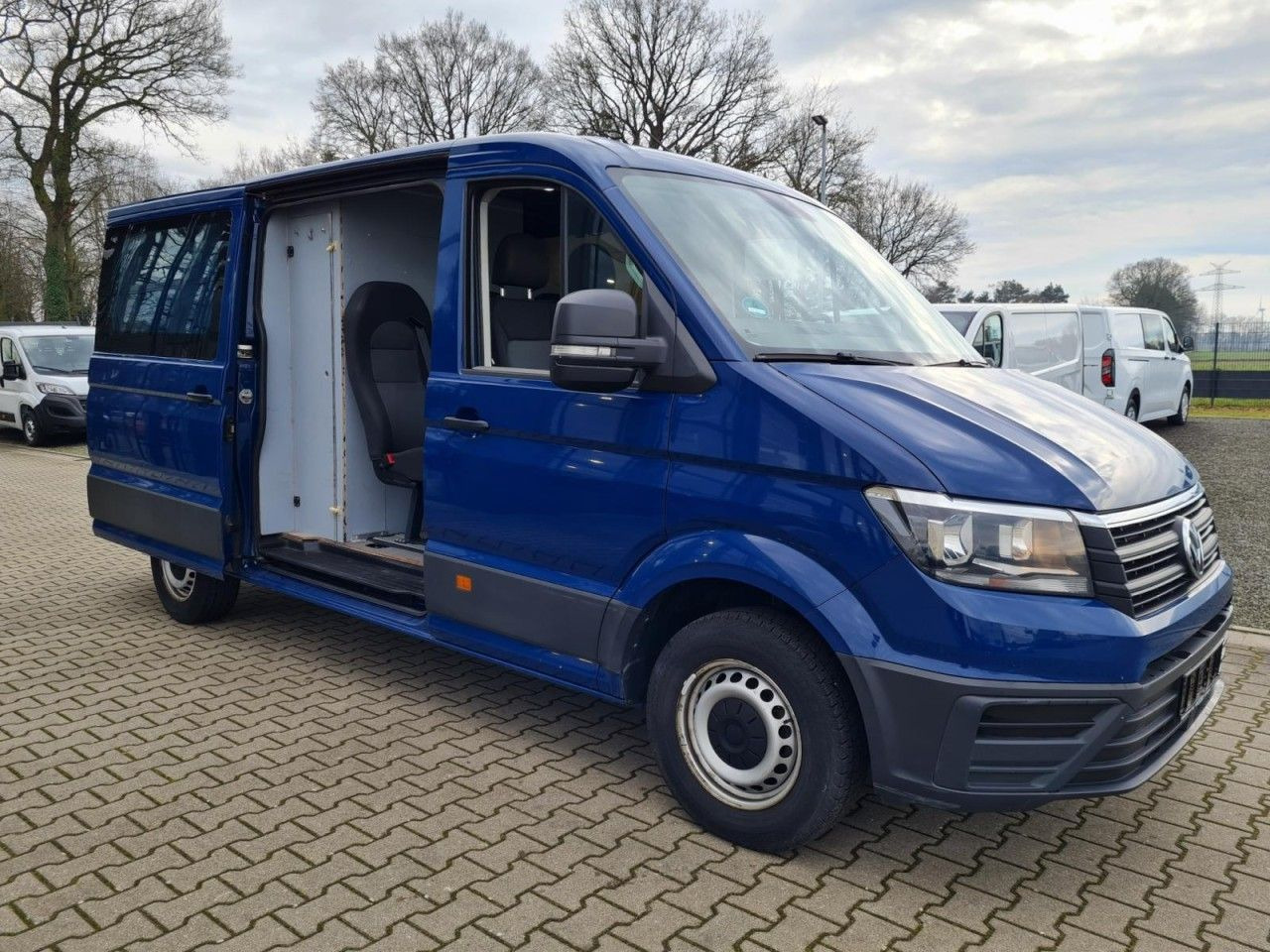 Volkswagen Crafter 35 Kasten Plus Doka mixto NAVI AHK 6 Sit - Kaubik, Meeskonnaauto: pilt 4 Volkswagen Crafter 35 Kasten Plus Doka mixto NAVI AHK 6 Sit - Kaubik, Meeskonnaauto: pilt 4