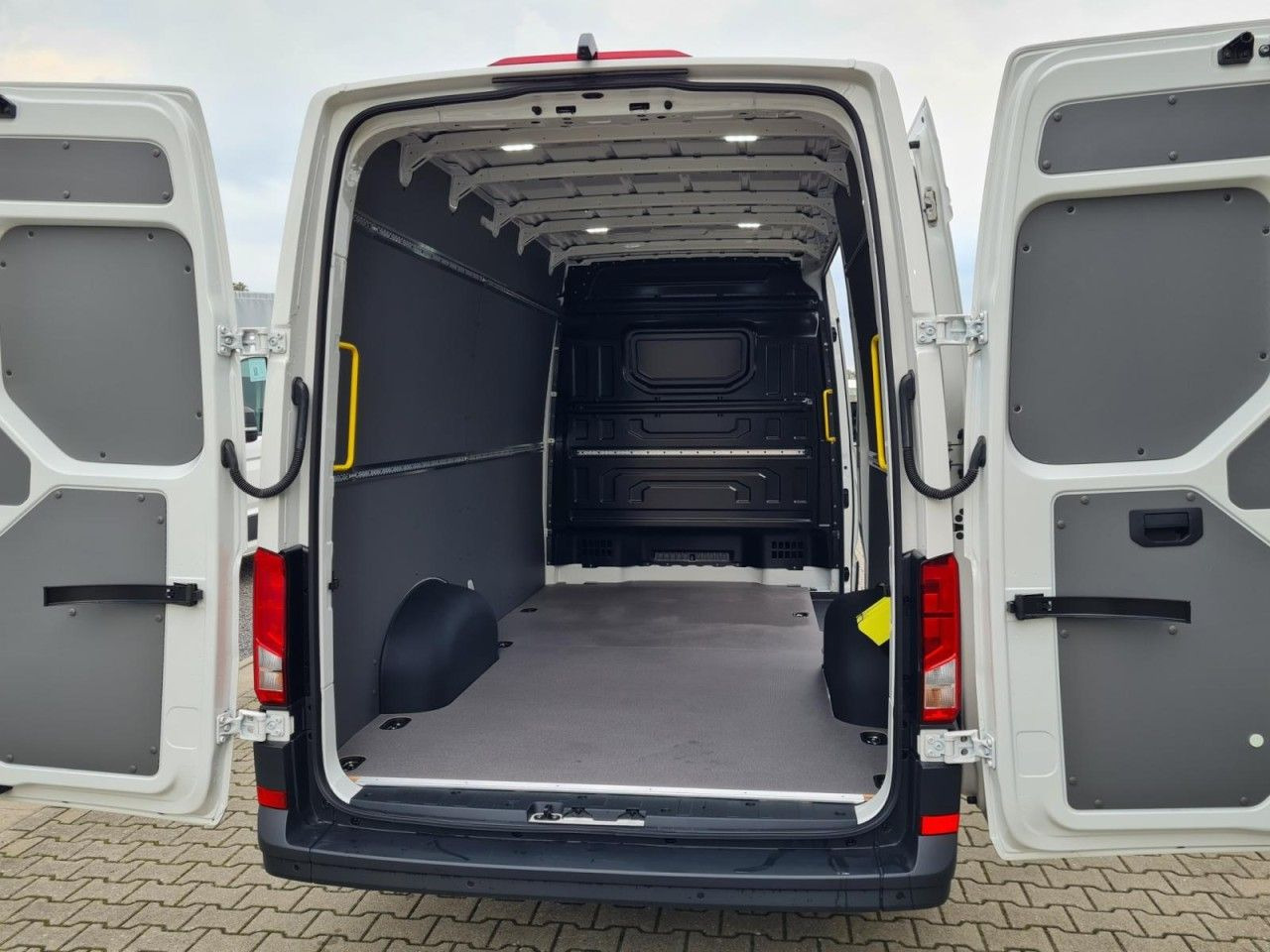 Volkswagen Crafter 35 Kasten TDI L3H3 LED TEMPOMAT AUTOMATI - Kaubik: pilt 5 Volkswagen Crafter 35 Kasten TDI L3H3 LED TEMPOMAT AUTOMATI - Kaubik: pilt 5