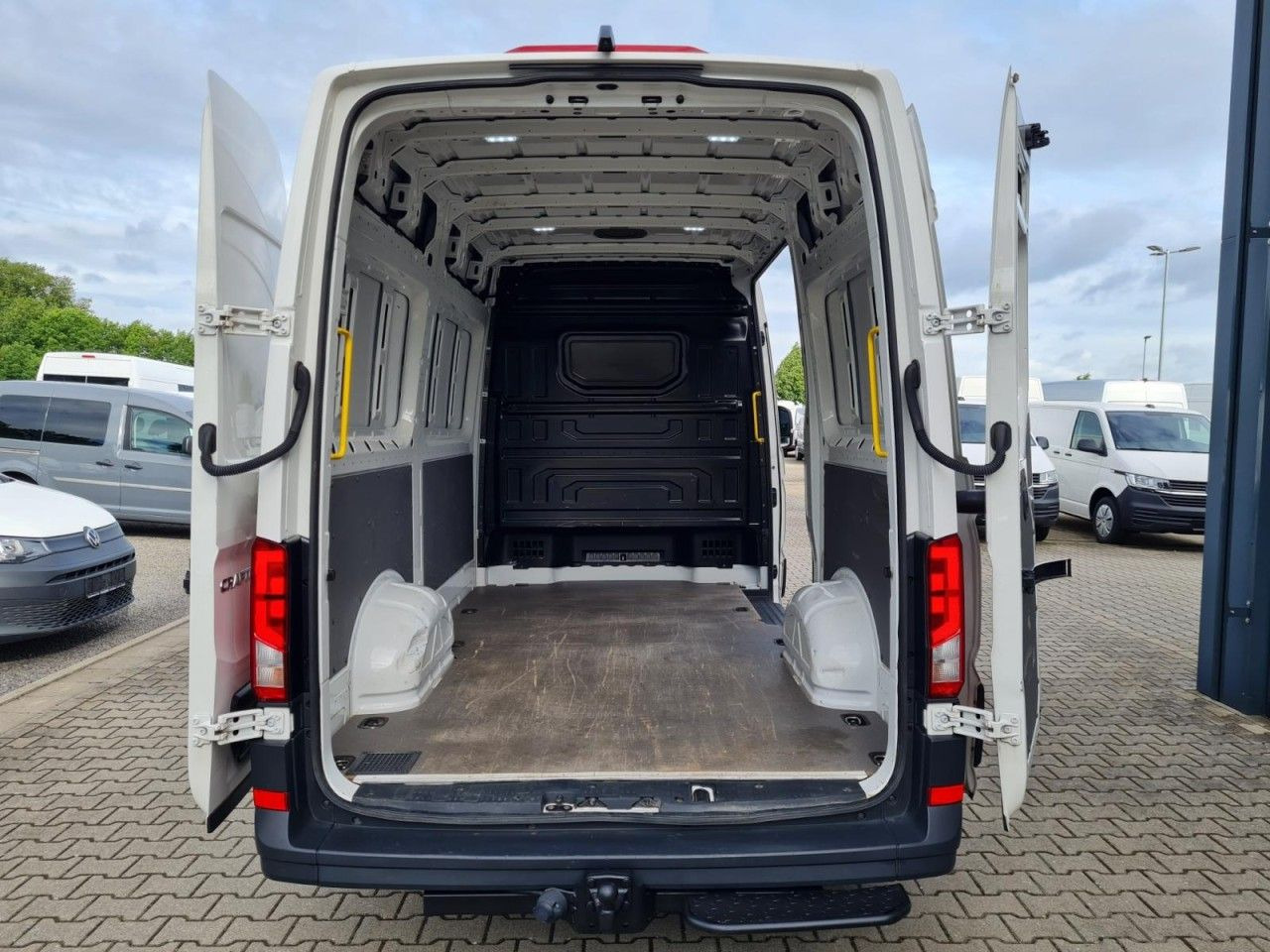 Volkswagen Crafter 35 Kasten TDI MR KLIMA KAMERA AUTOMATIK - Kaubik: pilt 5 Volkswagen Crafter 35 Kasten TDI MR KLIMA KAMERA AUTOMATIK - Kaubik: pilt 5