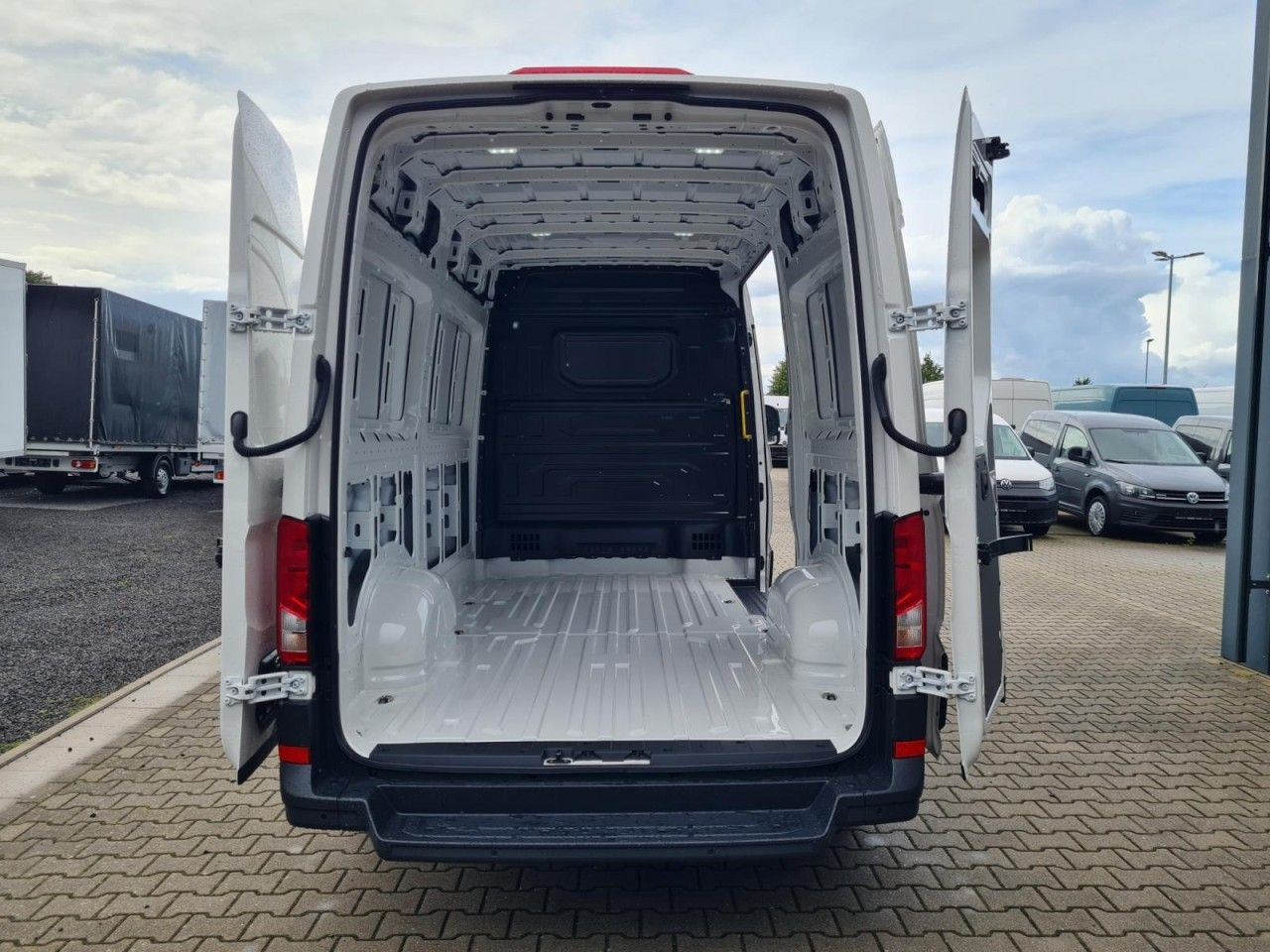 Volkswagen Crafter 35 Kasten TDI MR PDC KLIMA TEMPOMAT - Kaubik: pilt 5 Volkswagen Crafter 35 Kasten TDI MR PDC KLIMA TEMPOMAT - Kaubik: pilt 5
