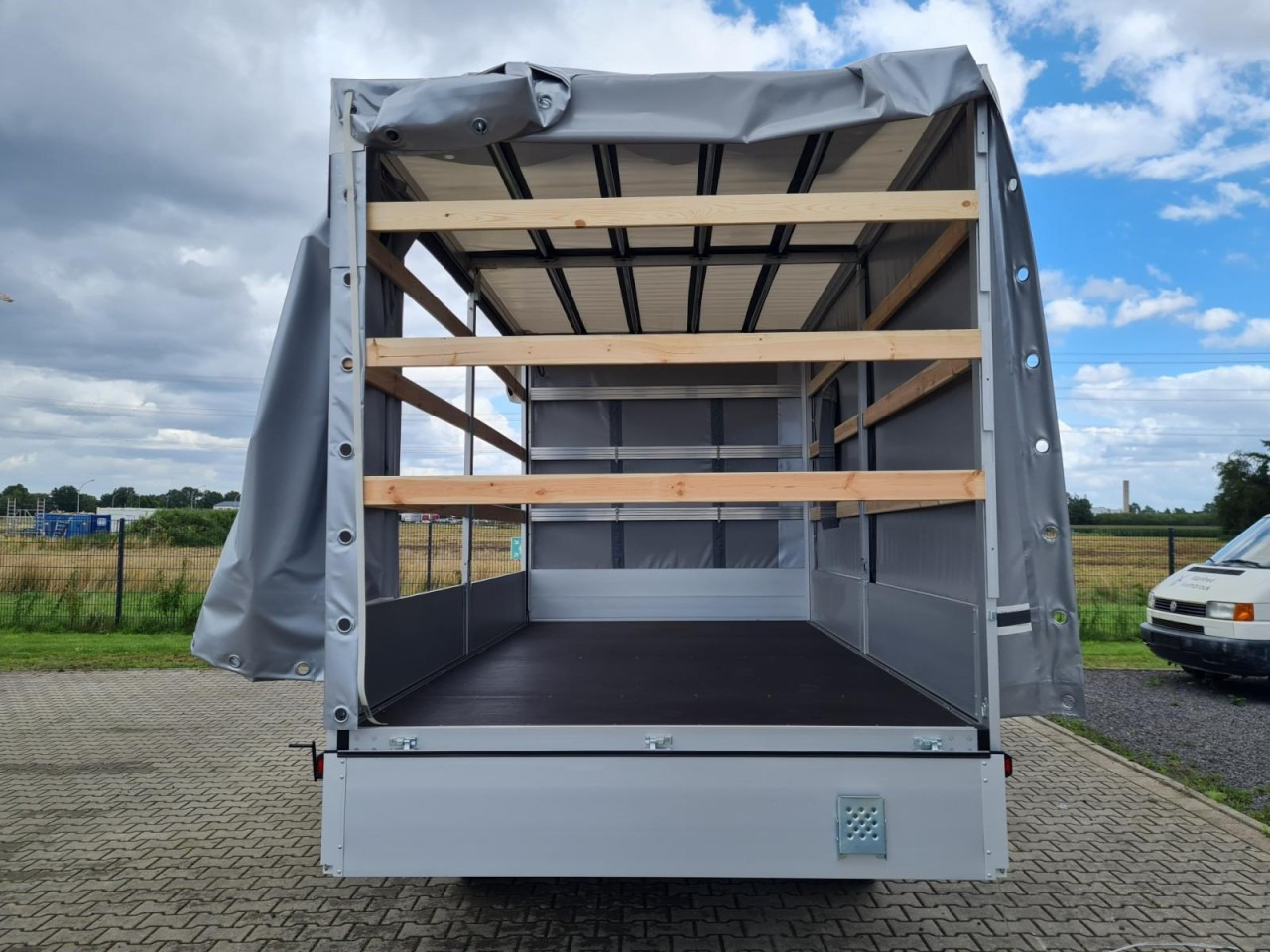 Volkswagen Crafter 35 TDI Pritsche Schiebe Plane ERGO LED TEMPOMAT - Tent tarbesõiduk: pilt 5 Volkswagen Crafter 35 TDI Pritsche Schiebe Plane ERGO LED TEMPOMAT - Tent tarbesõiduk: pilt 5