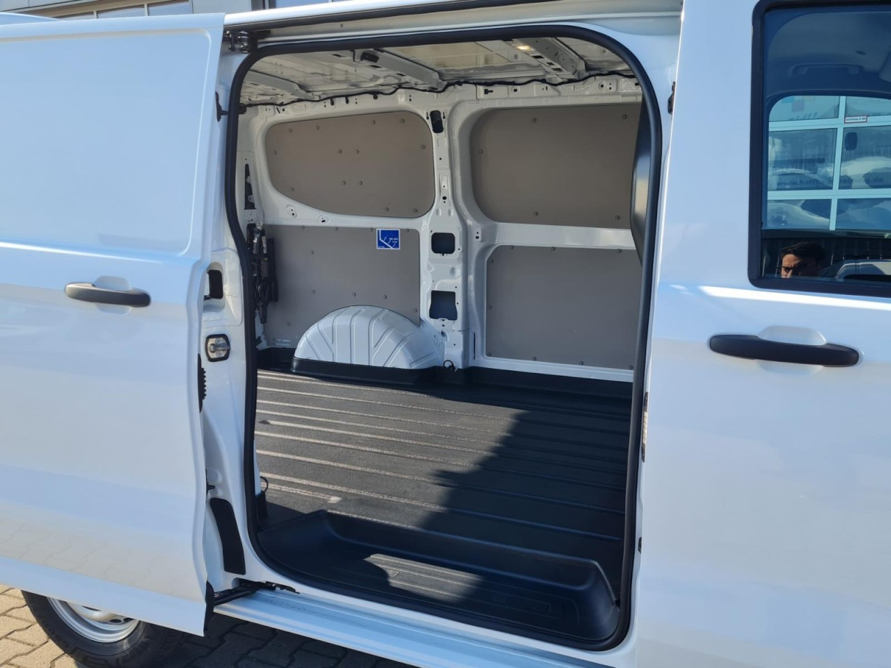 Volkswagen T7 Transporter Kasten TDi L1 Heckklappe KLIMA PDC - Väike kaubik: pilt 4 Volkswagen T7 Transporter Kasten TDi L1 Heckklappe KLIMA PDC - Väike kaubik: pilt 4