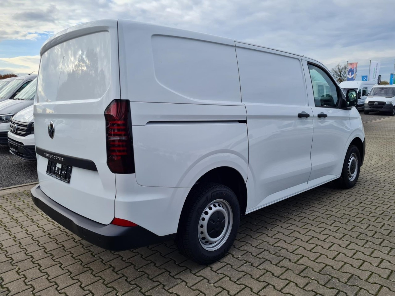 Volkswagen T7 Transporter Kasten Tdi KR Heckklappe PDC KLIMA - Väike kaubik: pilt 4 Volkswagen T7 Transporter Kasten Tdi KR Heckklappe PDC KLIMA - Väike kaubik: pilt 4
