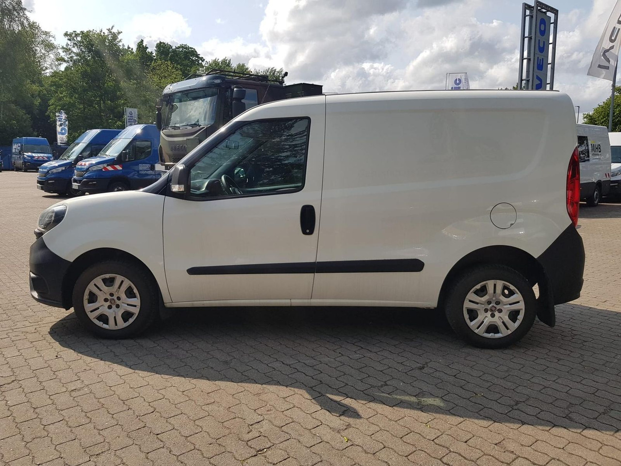 Fiat Doblo Kastenwagen SX 1.3 Klima, Radio mit Nav... - Mikrobuss: pilt 2 Fiat Doblo Kastenwagen SX 1.3 Klima, Radio mit Nav... - Mikrobuss: pilt 2